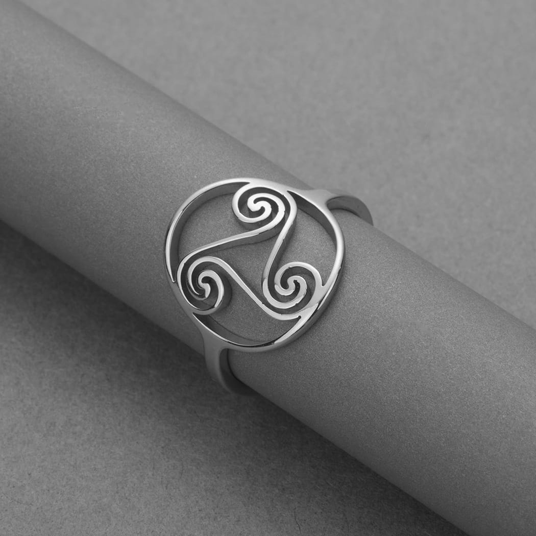 Rune Guardian Ring: Symbolic Protection and Inner Strength