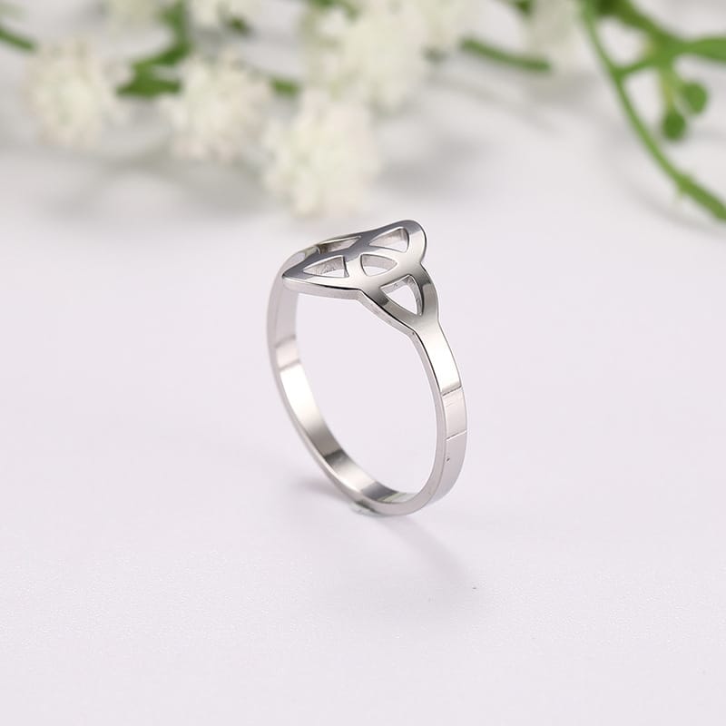 Triquetra Ring