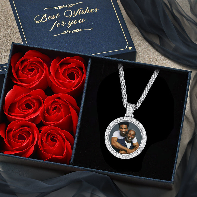 Customized Cz Picture Circle Chain Necklace With Calendar for