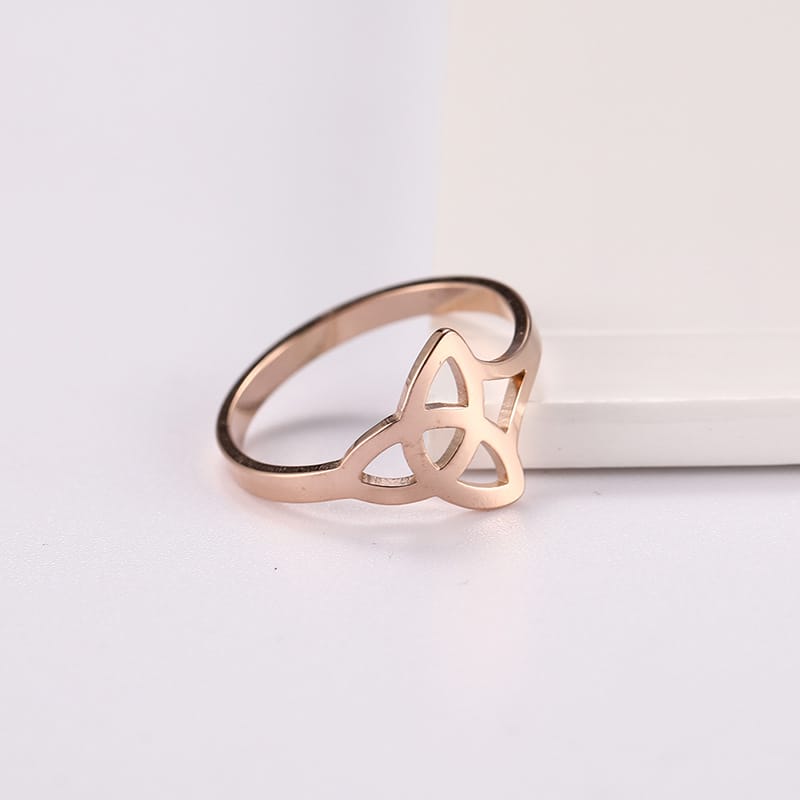 Triquetra Ring